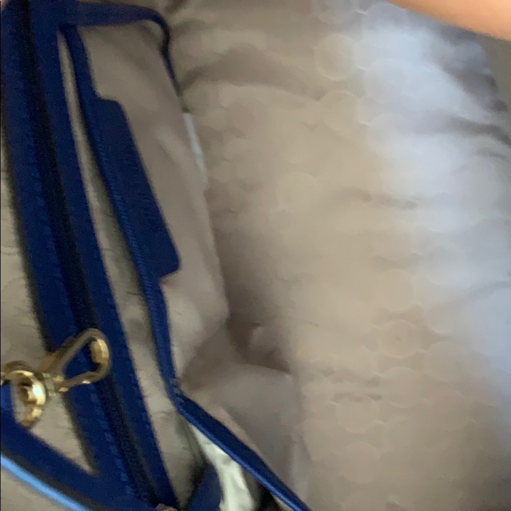 NWOT Michael Kors Tote Bag. - Picture 4 of 6
